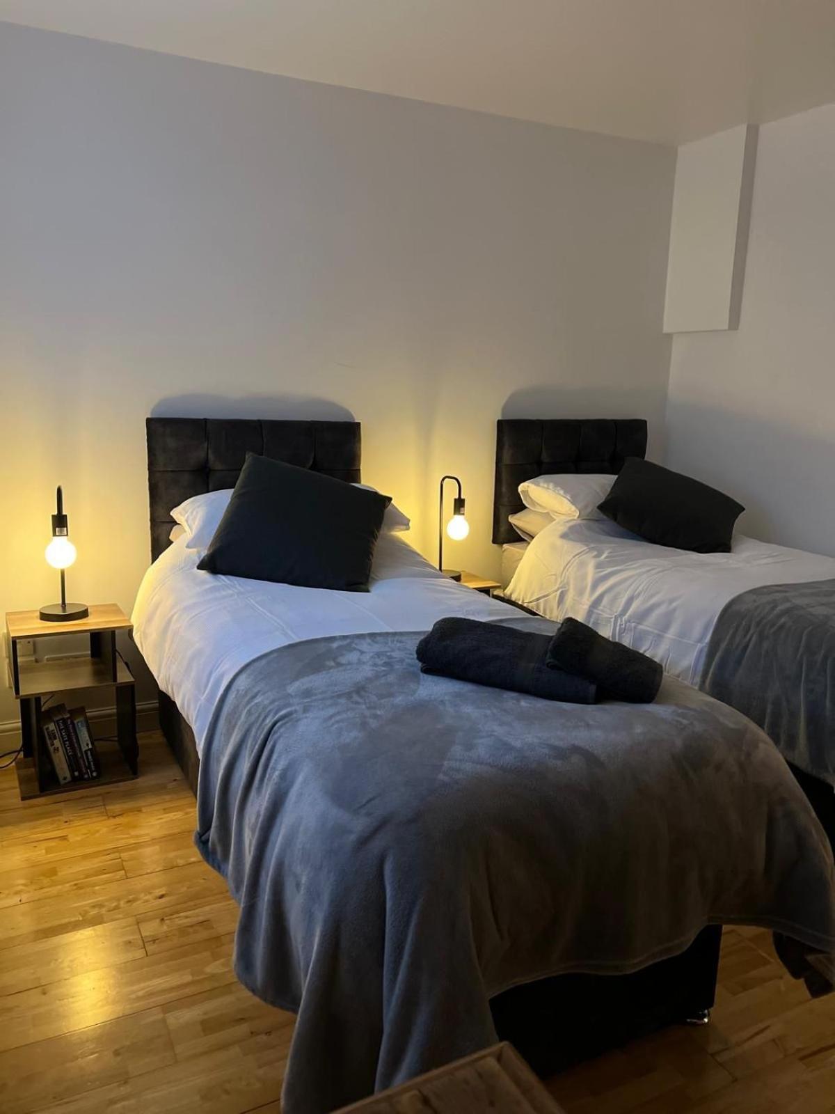 Cozy 1 Bedroom Basement Flat Лондон Экстерьер фото